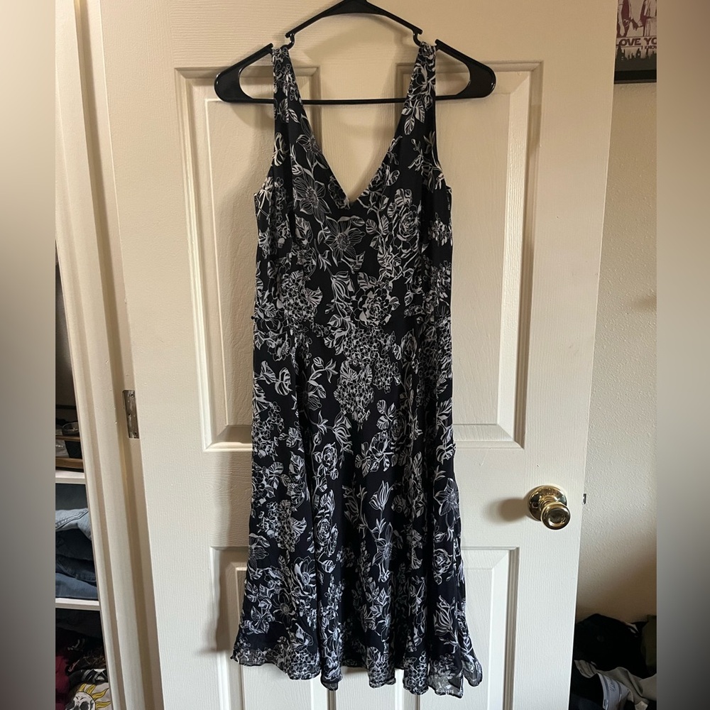 LOFT Black and White V-Neck Sleeveless Midi Dress